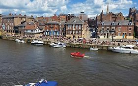 The Riverside At Woodsmill Quay With Parking
